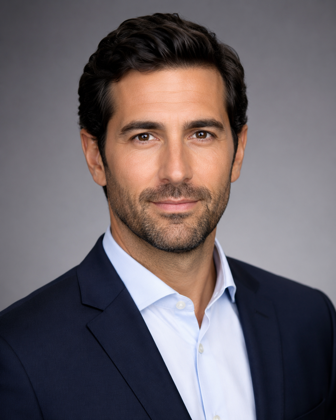 Professional portrait of Alejandro Abad León